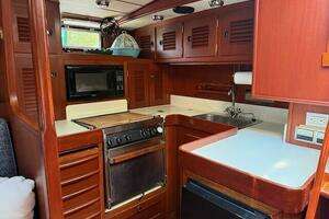 1984 Hallberg-Rassy thumbnail 17