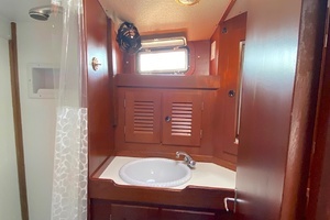 1984 Hallberg-Rassy 49 thumbnail 30