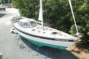 1984 Hallberg-Rassy thumbnail 2