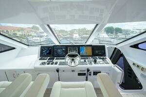 2009 Hatteras Enclosed Bridge thumbnail 36