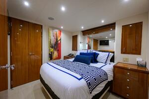 SAPPHIRE 72ft Hatteras Yacht For Sale