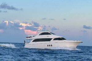 2009 Hatteras Enclosed Bridge thumbnail 1