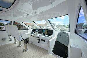 2009 Hatteras Enclosed Bridge thumbnail 35