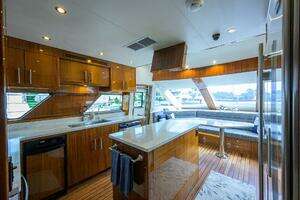 2009 Hatteras Enclosed Bridge thumbnail 9