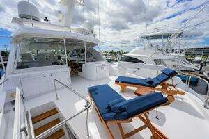 2009 Hatteras Enclosed Bridge thumbnail 40