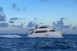 2009 Hatteras Enclosed Bridge thumbnail 62