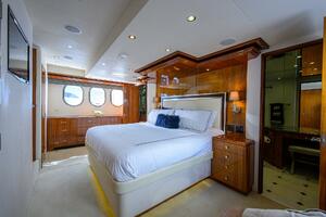 SAPPHIRE 72ft Hatteras Yacht For Sale