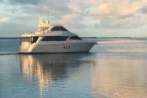 2009 Hatteras Enclosed Bridge thumbnail 59