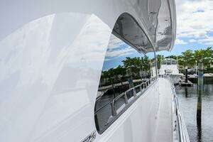 2009 Hatteras Enclosed Bridge thumbnail 45