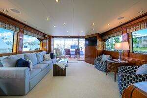 2009 Hatteras Enclosed Bridge thumbnail 6