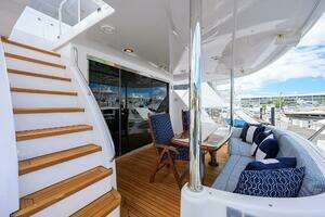 2009 Hatteras Enclosed Bridge thumbnail 46