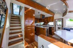 2009 Hatteras Enclosed Bridge thumbnail 12