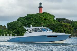 36ft Pursuit Yacht For Sale