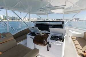 2008 Hatteras 60 Convertible thumbnail 28