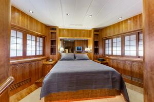 REVERIE 98ft Horizon Yacht For Sale
