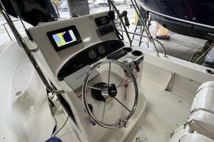 18ft Boston Whaler Yacht For Sale