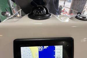 18ft Boston Whaler Yacht For Sale