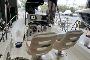 18ft Boston Whaler Yacht For Sale