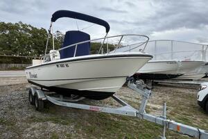 18ft Boston Whaler Yacht For Sale