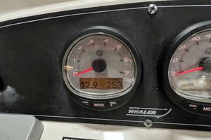 18ft Boston Whaler Yacht For Sale