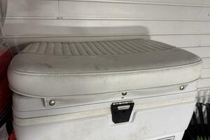 18ft Boston Whaler Yacht For Sale
