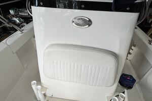 18ft Boston Whaler Yacht For Sale