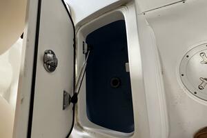 18ft Boston Whaler Yacht For Sale