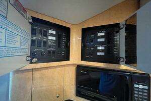 1998 Sea Ray 370 Sundancer thumbnail 38