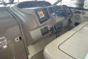 1998 Sea Ray 370 Sundancer thumbnail 22