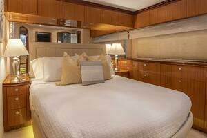 2007 Hatteras 80 thumbnail 51