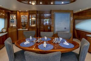Hatteras 80 Gallopin- Salon Dinette