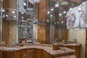 Hatteras 80 Gallopin- Master Head