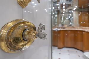 Hatteras 80 Gallopin- Master Head