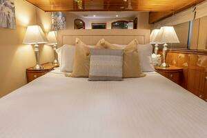 2007 Hatteras 80 thumbnail 52