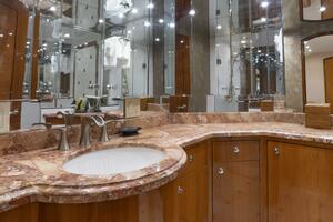 Hatteras 80 Gallopin- Master Head