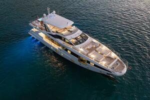 LA MAMA 105ft Azimut Yacht For Sale