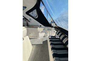 2007 Regal 3760 Sportyacht thumbnail 17
