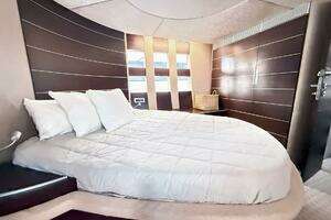 2011 Azimut 68S thumbnail 23