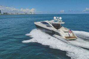 2011 Azimut 68S thumbnail 2