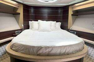 2011 Azimut 68S thumbnail 26