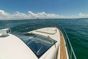 2011 Azimut 68S thumbnail 8