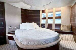 2011 Azimut 68S thumbnail 24