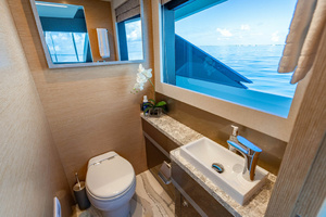 84FT (25.6M) OCEAN ALEXANDER
