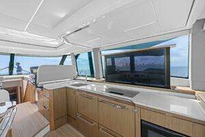 2023 Tiara Yachts EX 60 thumbnail 25
