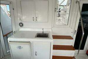 1994 Hatteras 48 Cockpit Motor Yacht thumbnail 10