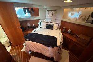 1994 Hatteras 48 Cockpit Motor Yacht thumbnail 23