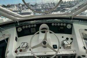 1994 Hatteras 48 Cockpit Motor Yacht thumbnail 3