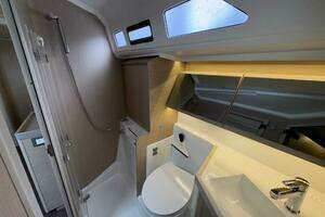 2022 Beneteau Oceanis 40.1 thumbnail 39