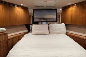 2007 Hatteras 68 Convertible thumbnail 10