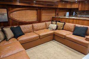 2007 Hatteras 68 Convertible thumbnail 5